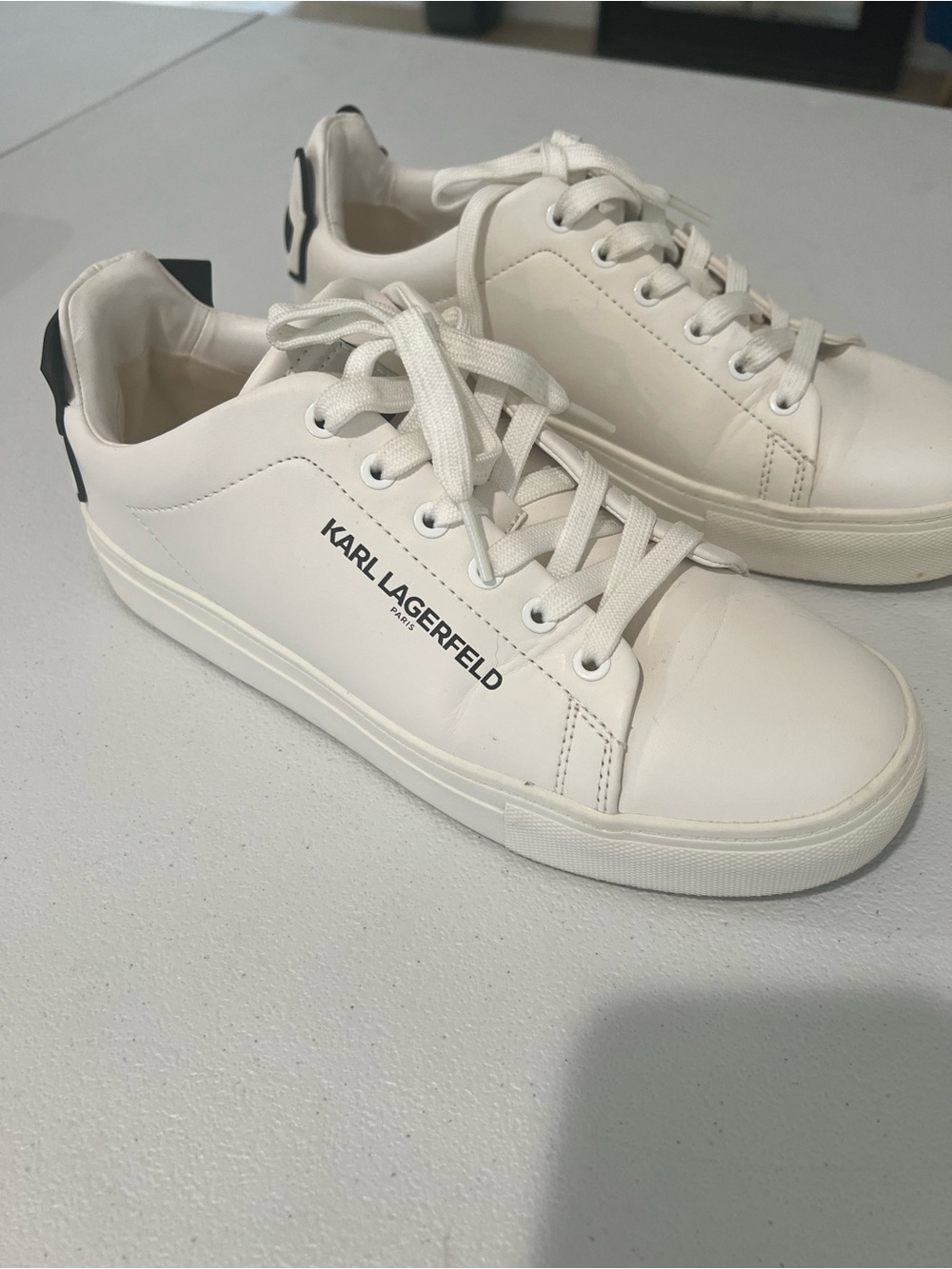 Karl Lagerfeld womens Off-White Low-Top Sneakers with Black Heel Tab 8 M